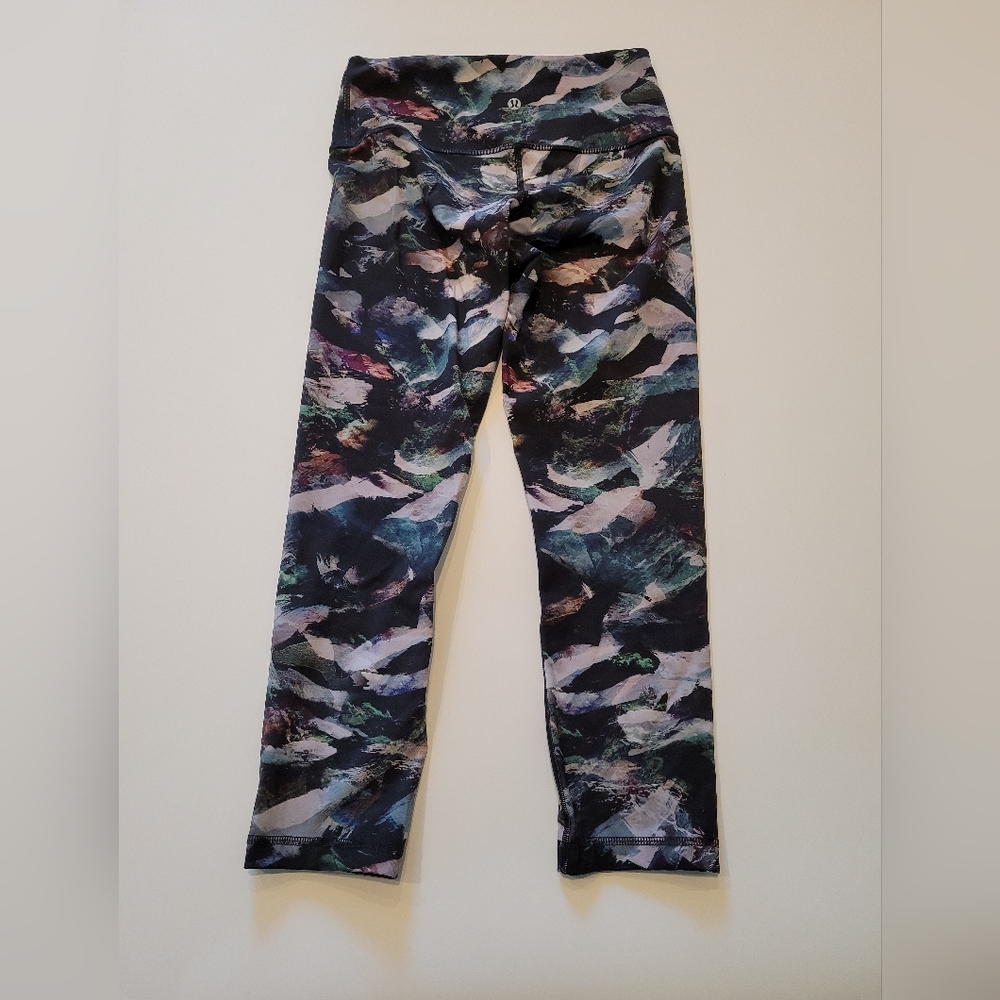 Lululemon leggings size 6 high waist nearly new